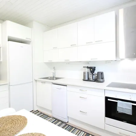 Huoneisto Spacious For 4 *