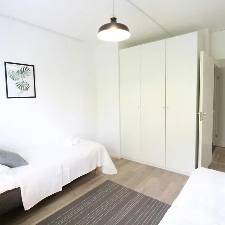 Huoneisto Spacious For 4