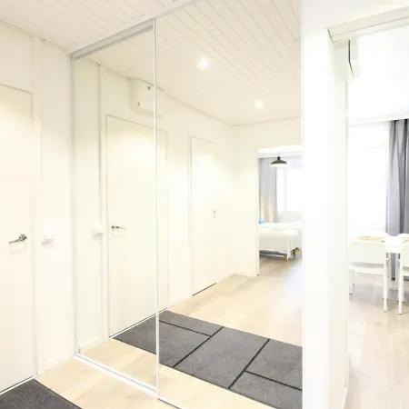 Huoneisto Spacious For 4 *