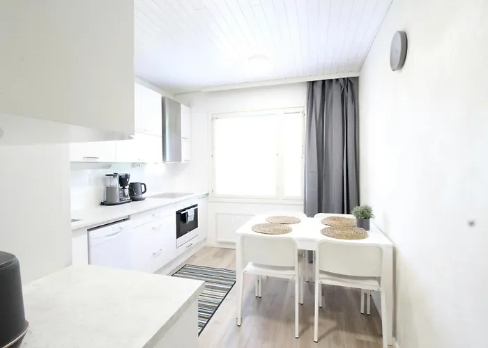 Huoneisto Spacious For 4 *