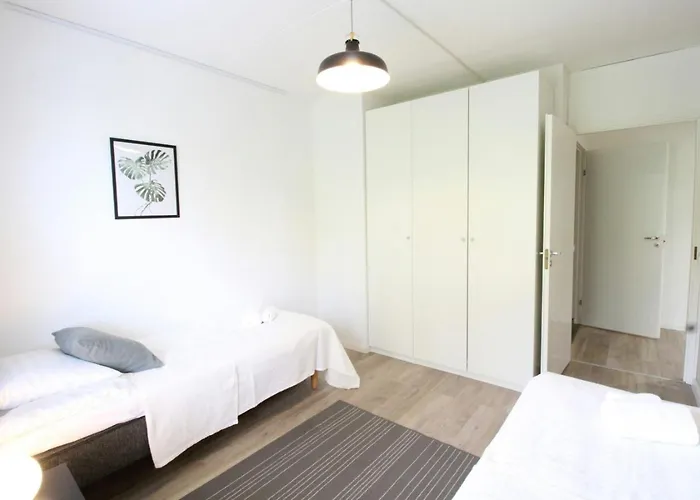 Lägenhet Spacious For 4